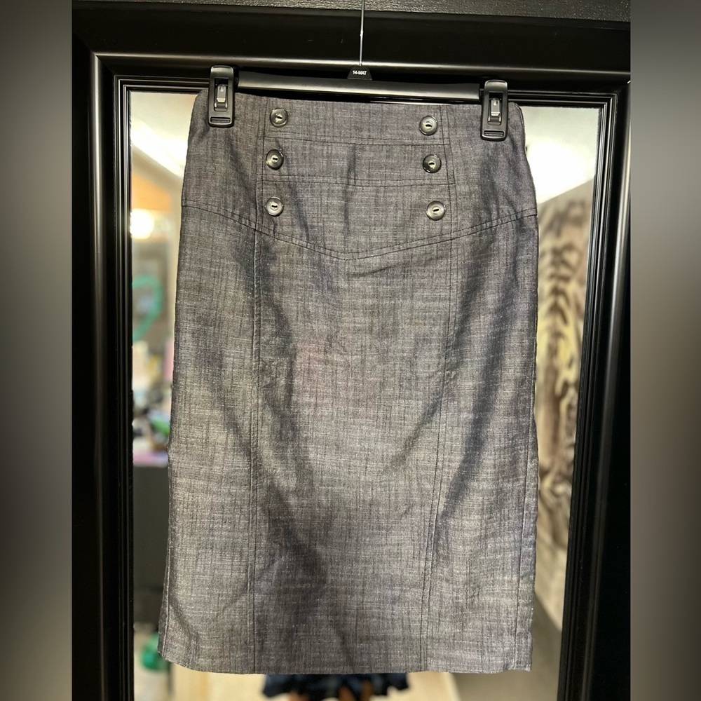 🩶🩶LIKE NEW GRAY PENCIL SKIRT WITH SMALL SLIT IN BACK .SZ 3🩶🩶